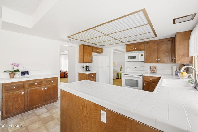 635 W Velarde Drive, Thousand Oaks, CA 91360