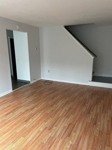 88 Wakelee Road APT 22, Waterbury, CT 06705