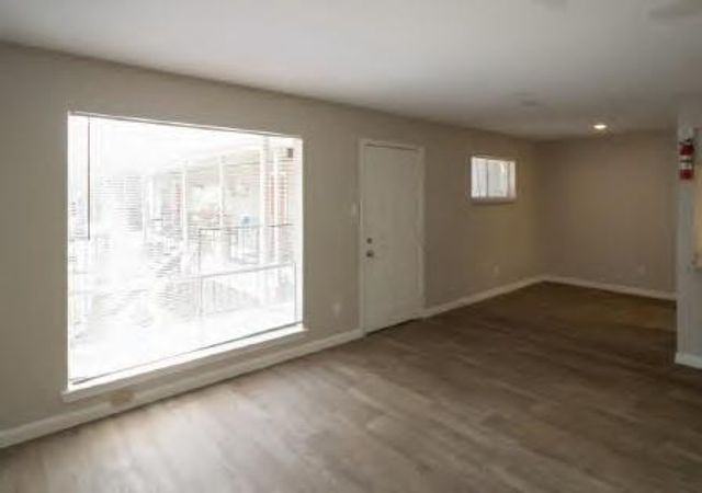8345 Park Place Boulevard 06, Houston, TX 77017