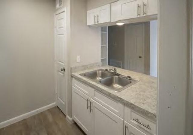 8345 Park Place Boulevard 06, Houston, TX 77017