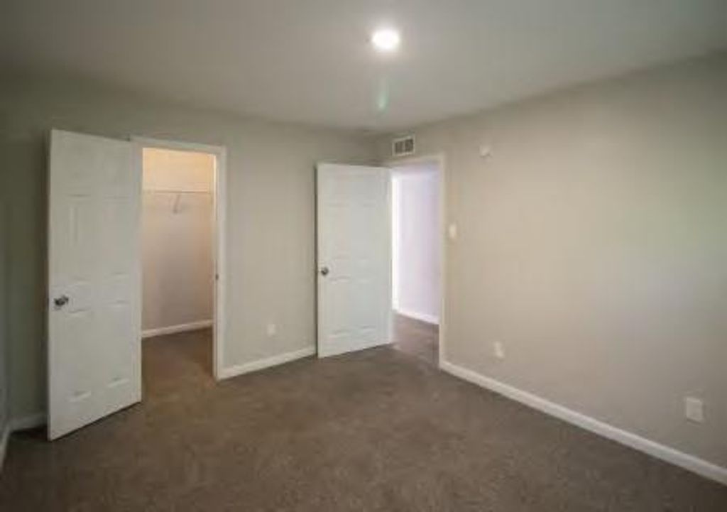 8345 Park Place Boulevard 06, Houston, TX 77017