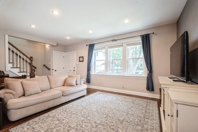 5224 N New England Avenue, Chicago, IL 60656