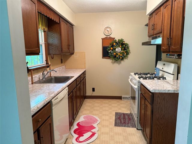 1301 ERIE Street, Saegertown, PA 16433