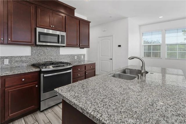 40410 Calle Real, Murrieta, CA 92563