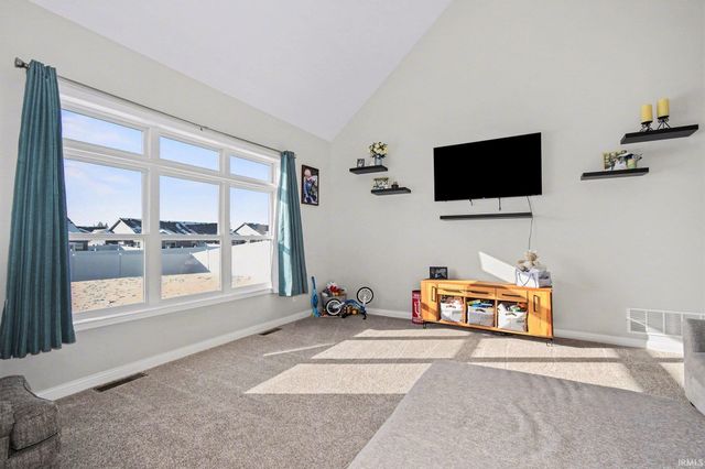 3940 E Kings Pass, Warsaw, IN 46582