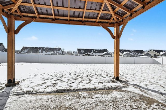 3940 E Kings Pass, Warsaw, IN 46582