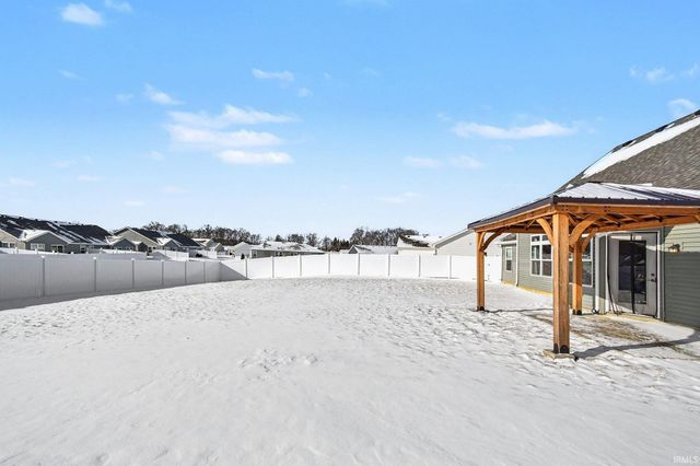 3940 E Kings Pass, Warsaw, IN 46582