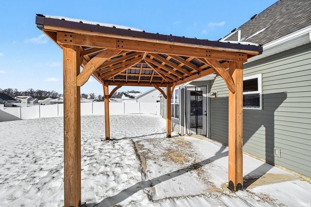 3940 E Kings Pass, Warsaw, IN 46582