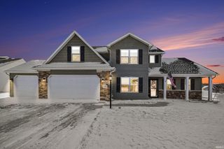 3940 E Kings Pass, Warsaw, IN 46582