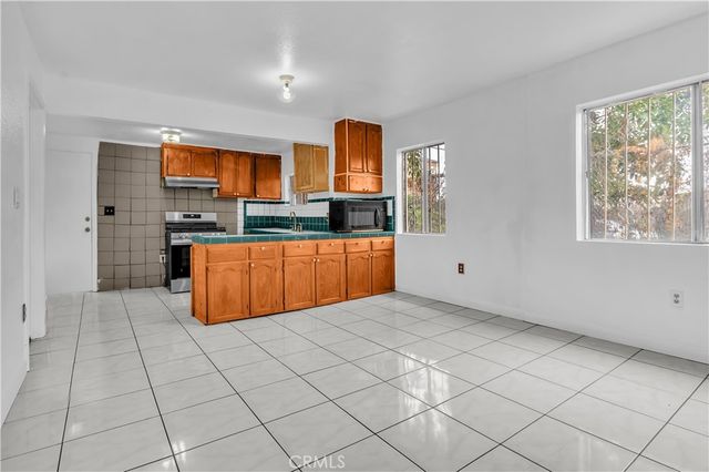 127 W 111th St, Los Angeles, CA 90061