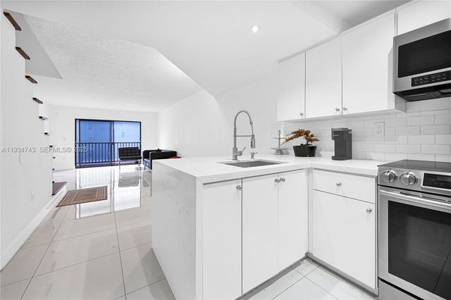 240 W 68th St 213, Hialeah, FL 33014