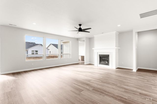 17749 N Hugh Glass Way, Nampa, ID 83687