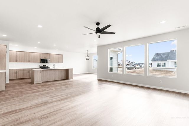 17749 N Hugh Glass Way, Nampa, ID 83687