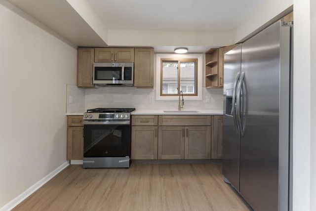 164 W Uncas AVENUE, Milwaukee, WI 53207