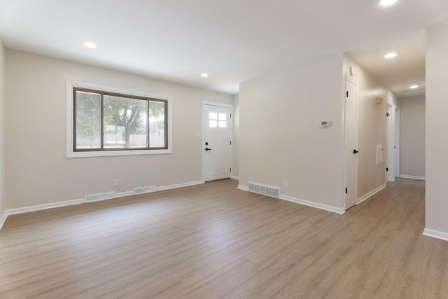 164 W Uncas AVENUE, Milwaukee, WI 53207