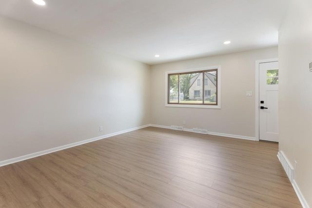 164 W Uncas AVENUE, Milwaukee, WI 53207