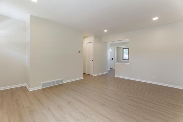 164 W Uncas AVENUE, Milwaukee, WI 53207