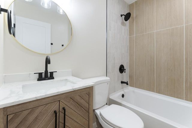 164 W Uncas AVENUE, Milwaukee, WI 53207