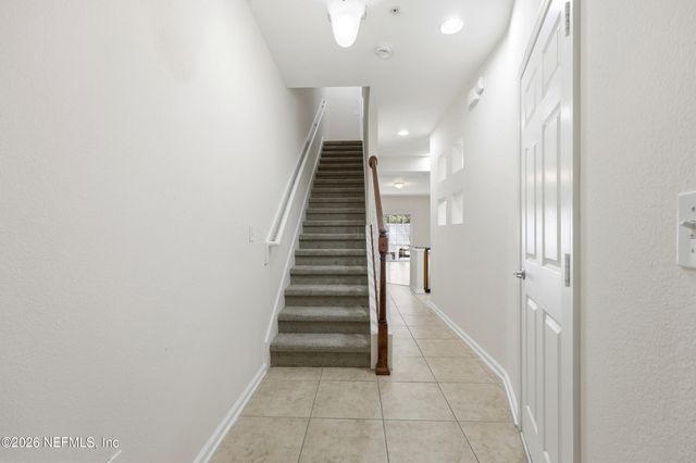 11355 ESTANCIA VILLA Circle 202, Jacksonville, FL 32246
