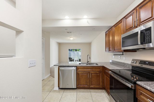11355 ESTANCIA VILLA Circle 202, Jacksonville, FL 32246