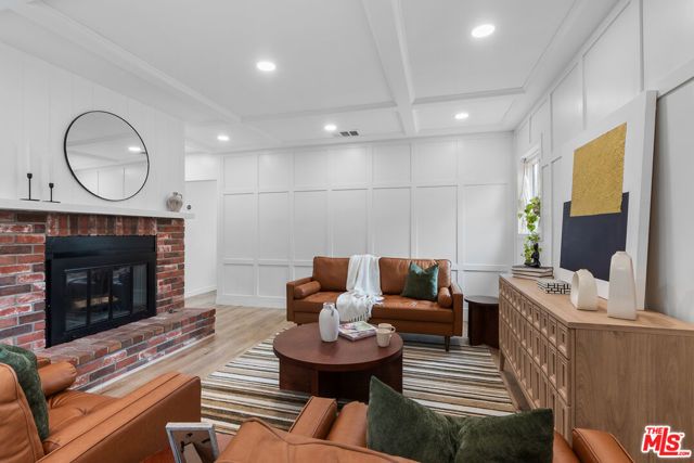 8421 Gonzaga Avenue, Los Angeles, CA 90045