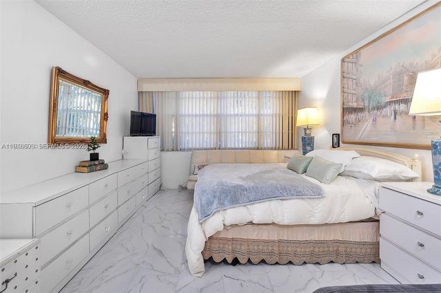 1300 Saint Charles Place L12, Pembroke Pines, FL 33026