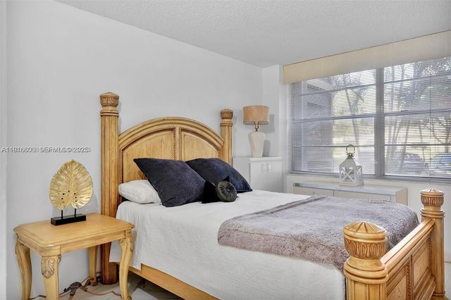 1300 Saint Charles Place L12, Pembroke Pines, FL 33026