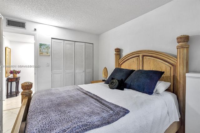 1300 Saint Charles Place L12, Pembroke Pines, FL 33026