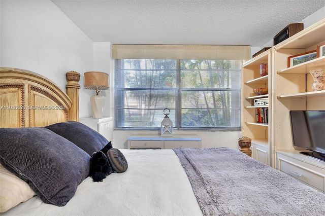 1300 Saint Charles Place L12, Pembroke Pines, FL 33026