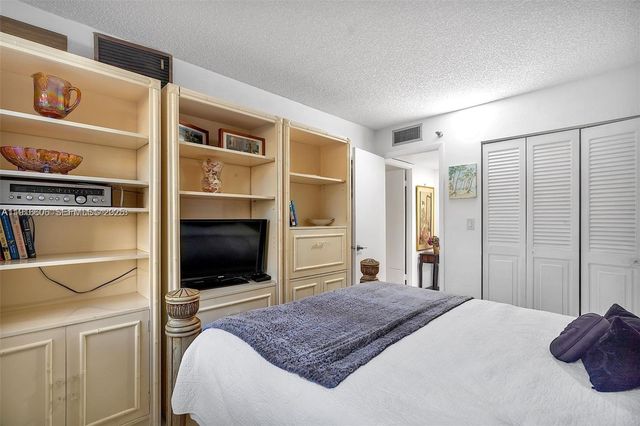 1300 Saint Charles Place L12, Pembroke Pines, FL 33026