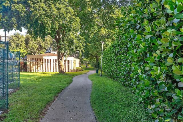 1300 Saint Charles Place L12, Pembroke Pines, FL 33026
