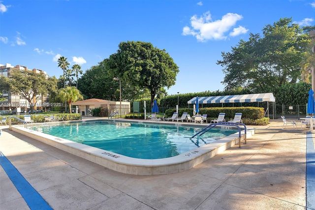 1300 Saint Charles Place L12, Pembroke Pines, FL 33026