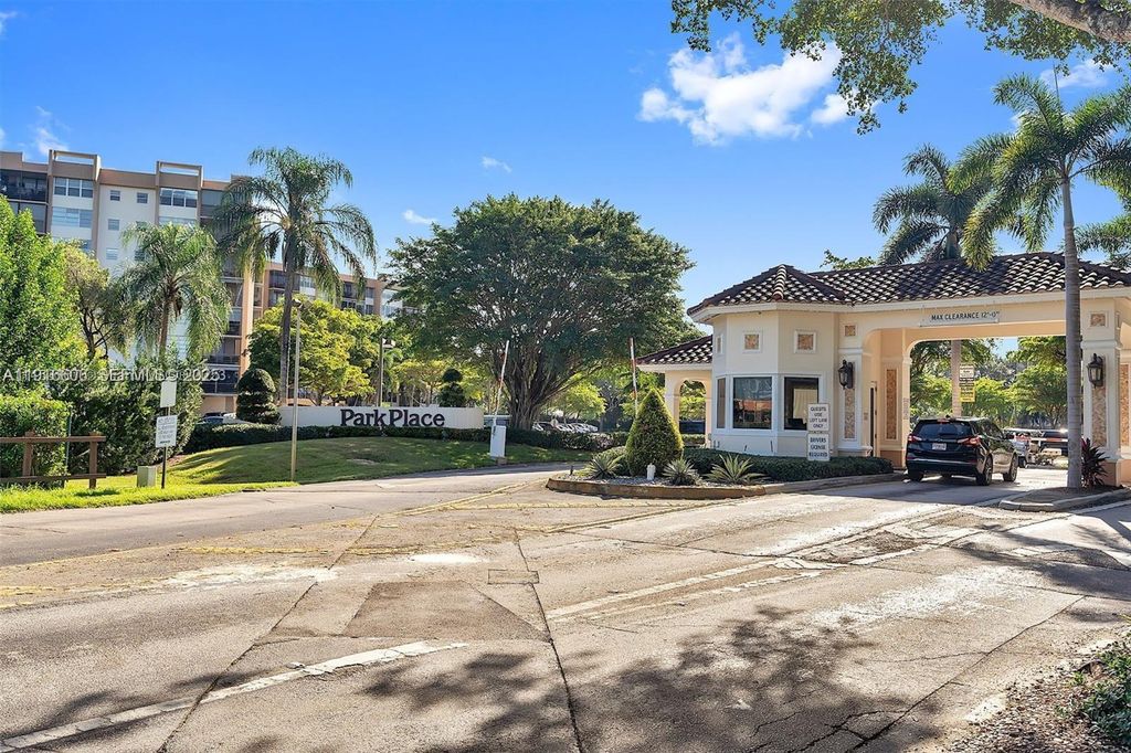 1300 Saint Charles Place L12, Pembroke Pines, FL 33026