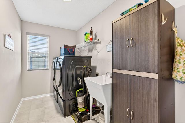 33 Erin Hills Road, Commercial Point, OH 43116