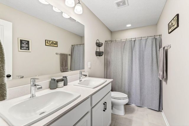 33 Erin Hills Road, Commercial Point, OH 43116