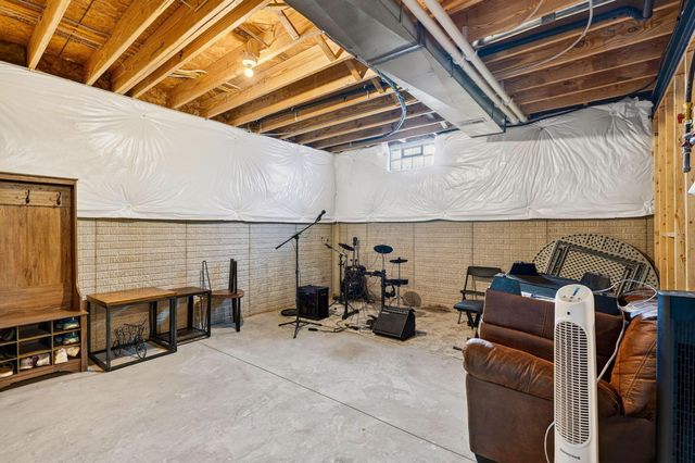 33 Erin Hills Road, Commercial Point, OH 43116