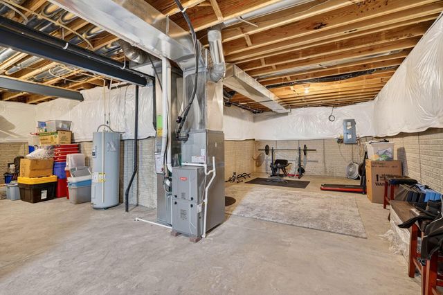 33 Erin Hills Road, Commercial Point, OH 43116