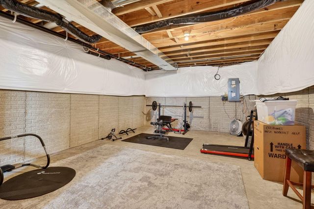 33 Erin Hills Road, Commercial Point, OH 43116