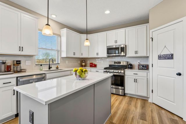 33 Erin Hills Road, Commercial Point, OH 43116