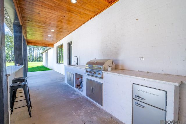 36211 Weiss Rd, Walker, LA 70785