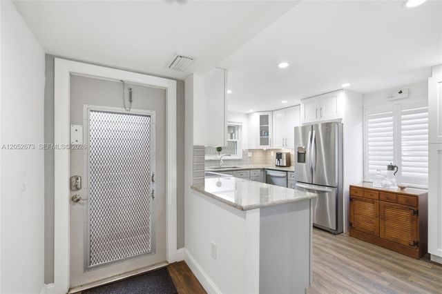 9501 Sunrise Lakes Blvd 201, Sunrise, FL 33322