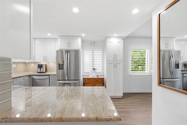 9501 Sunrise Lakes Blvd 201, Sunrise, FL 33322