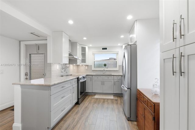 9501 Sunrise Lakes Blvd 201, Sunrise, FL 33322