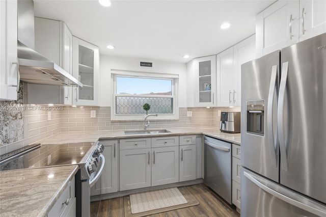 9501 Sunrise Lakes Blvd 201, Sunrise, FL 33322
