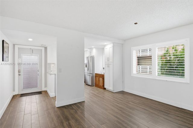 9501 Sunrise Lakes Blvd 201, Sunrise, FL 33322