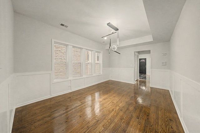 7641 S Phillips Avenue, Chicago, IL 60649