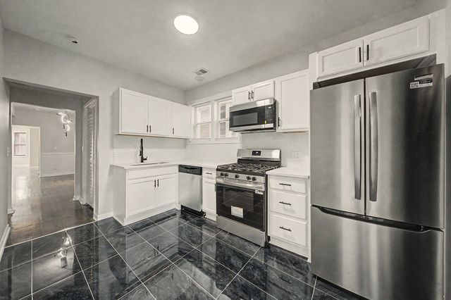 7641 S Phillips Avenue, Chicago, IL 60649