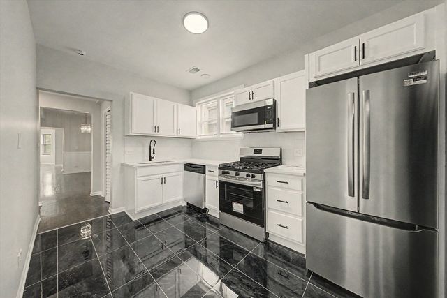 7641 S Phillips Avenue, Chicago, IL 60649