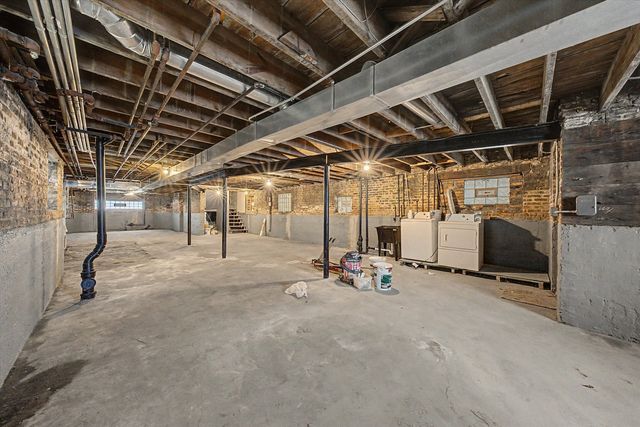 7641 S Phillips Avenue, Chicago, IL 60649