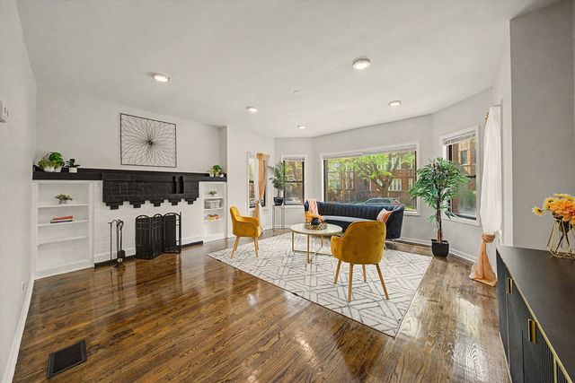 7641 S Phillips Avenue, Chicago, IL 60649